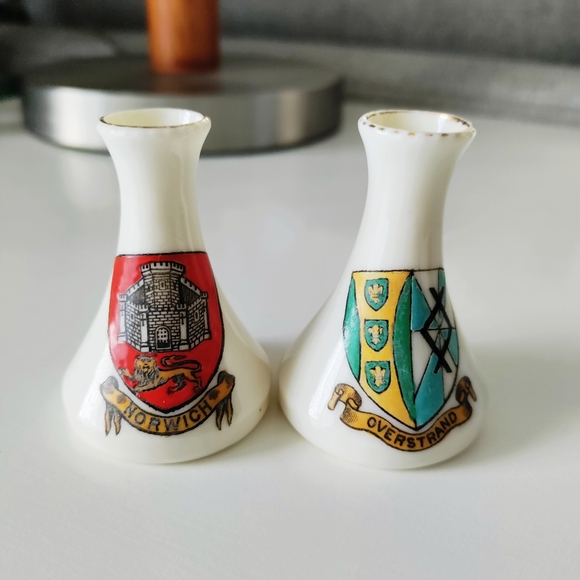 W H Goss Miniature Vases Set of 2 From UK - Picture 1 of 11